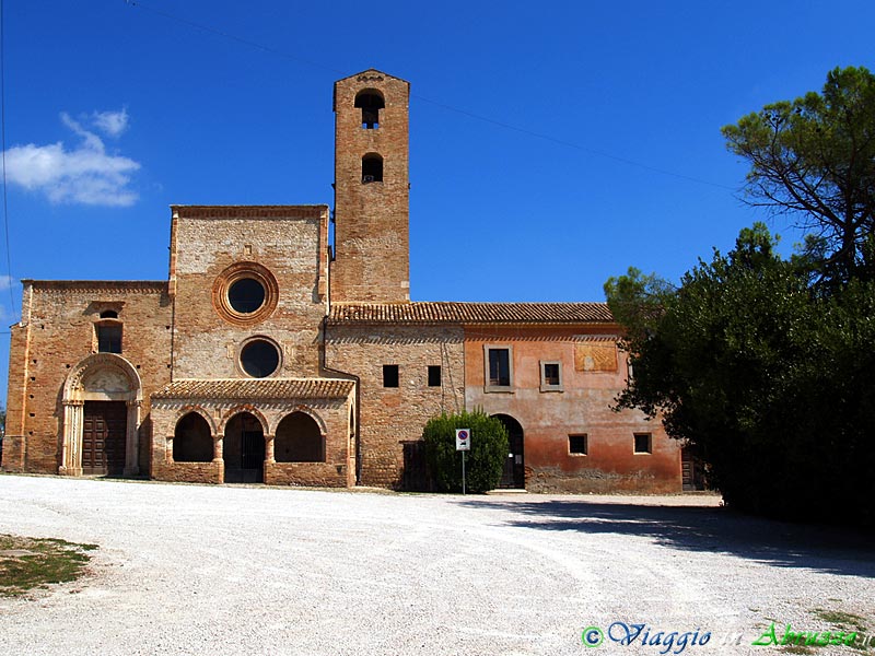 12-P8269849+.jpg - 12-P8269849+.jpg -  L'abbazia di "S. Maria di Propezzano" (VIII-IX-XIII-XIV sec.).